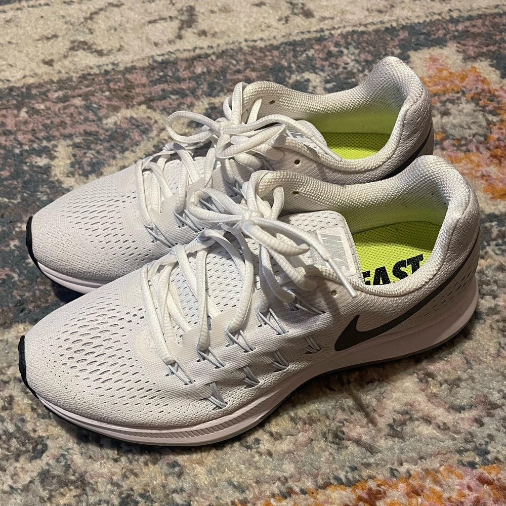 Women’s Nike Pegasus. Size 8. Like-new condition.